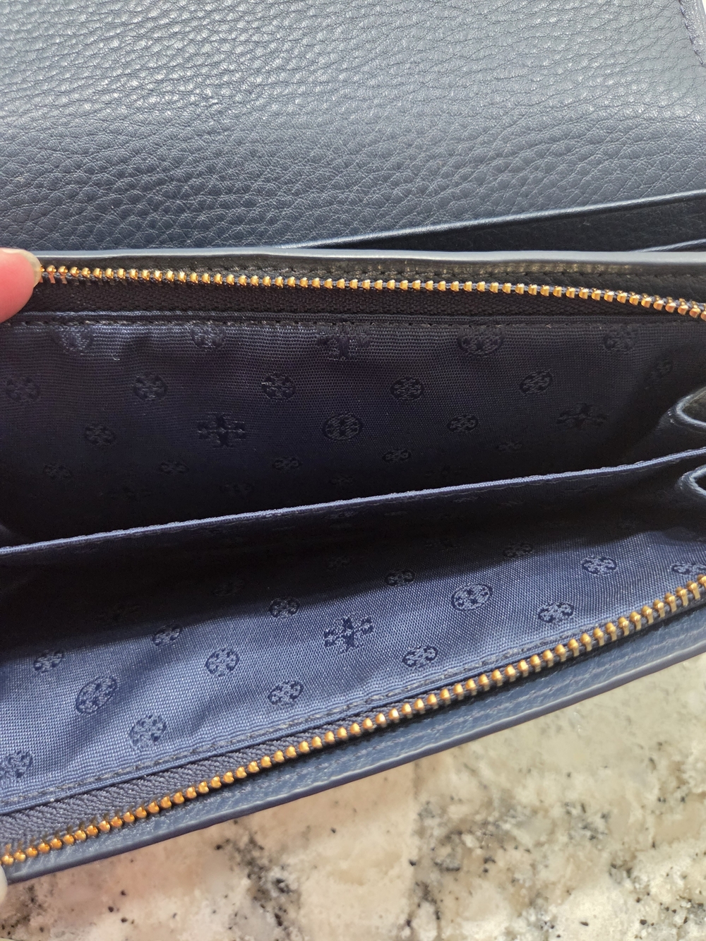 Tory Burch Navy Pebbled Leather Wallet with Gold Logo Emblem - Picture 5 of 7